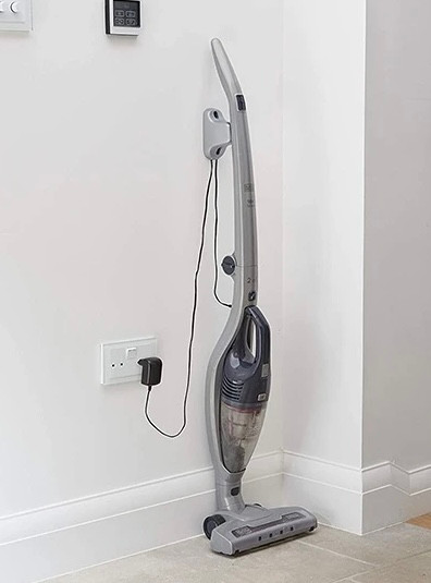 جارو شارژی ایستاده و دستی بلک اند دکرBlack+Decker مدل SVB520JW-B5