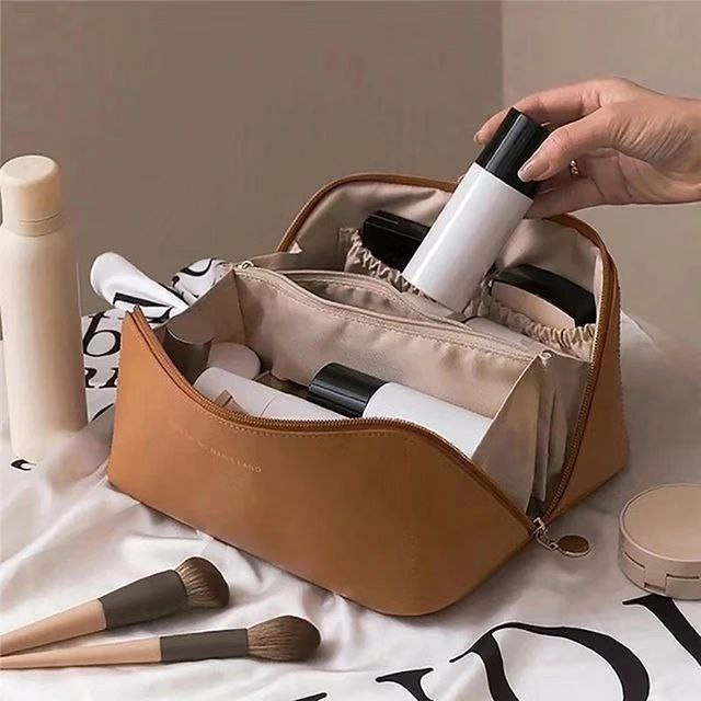 کیف لوازم آرایشی چرم جادار