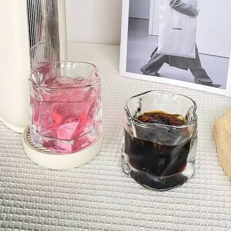 نیم لیوان دفرمه محصول Deli Soga