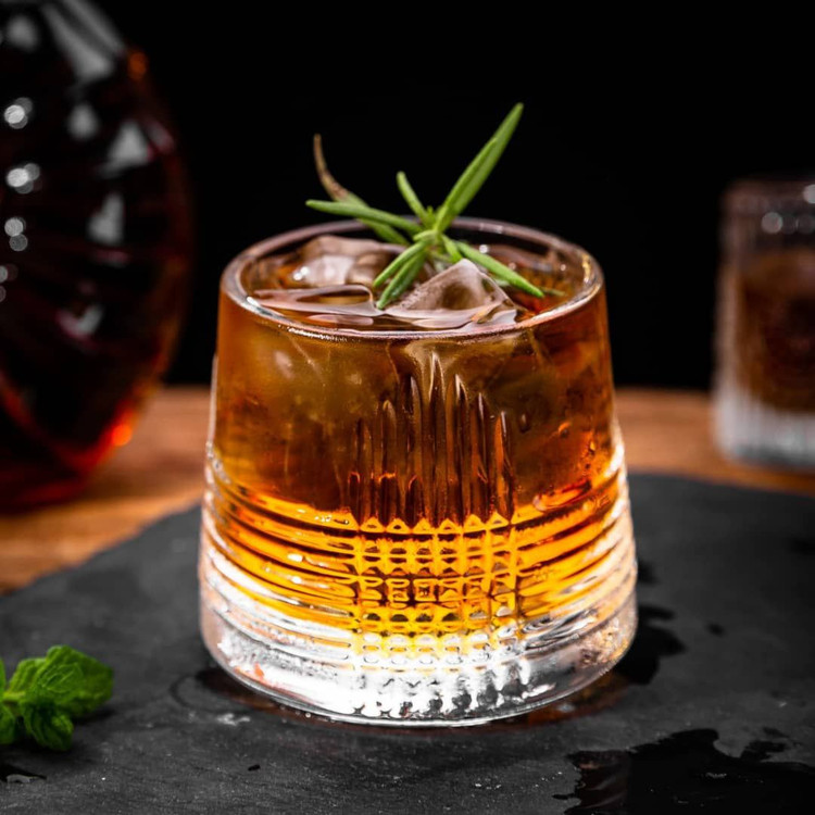 نیم لیوان چرخشی در دو طرح برند DELI GLASS