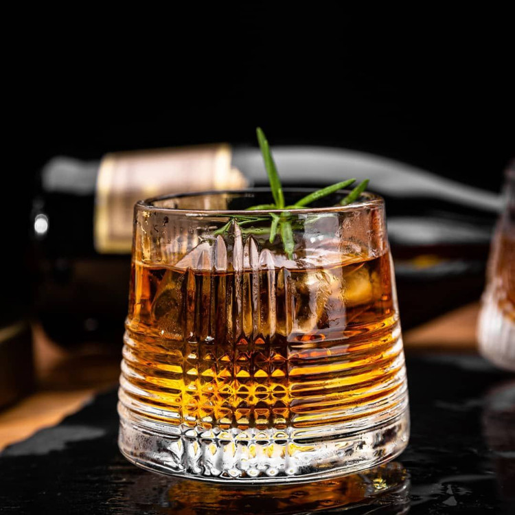 نیم لیوان چرخشی در دو طرح برند DELI GLASS