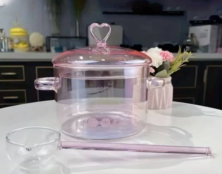 قابلمه پیرکس صورتی با درب قلبی