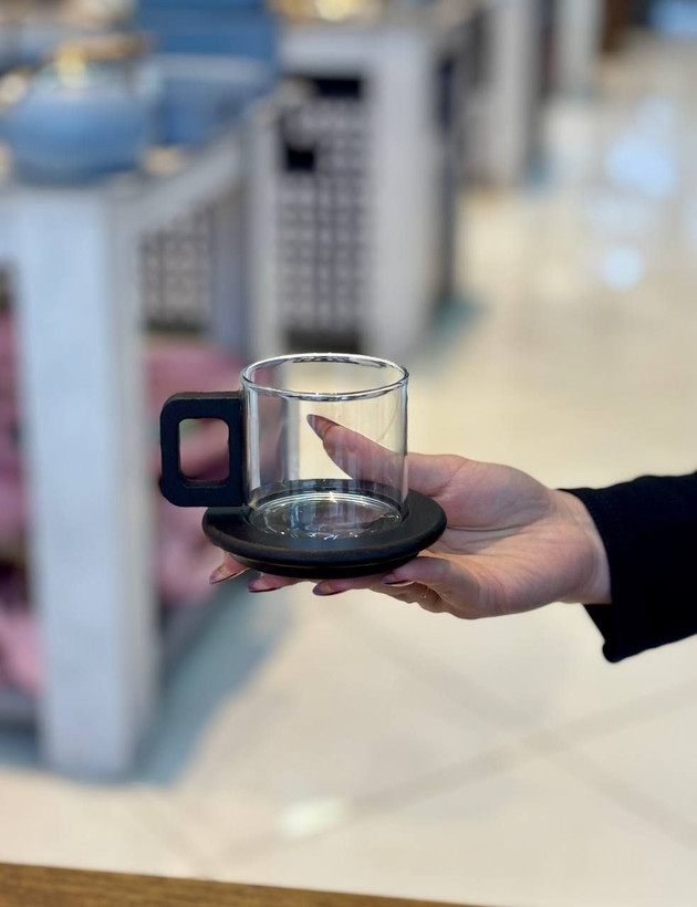 قهوه خوری گرد با نعلبکی چوبی