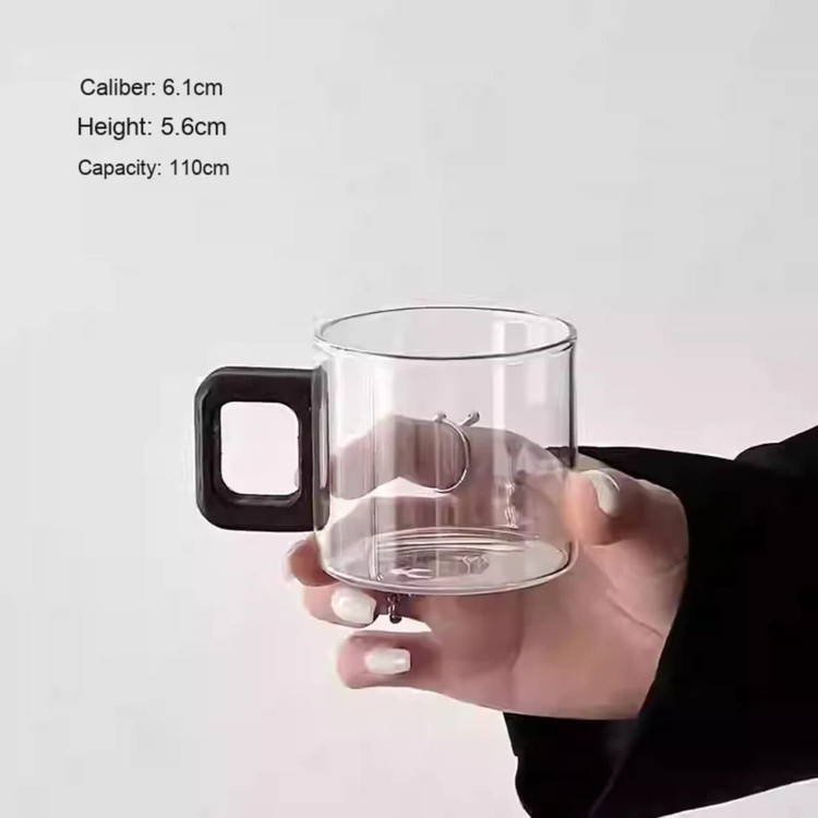قهوه خوری گرد با نعلبکی چوبی