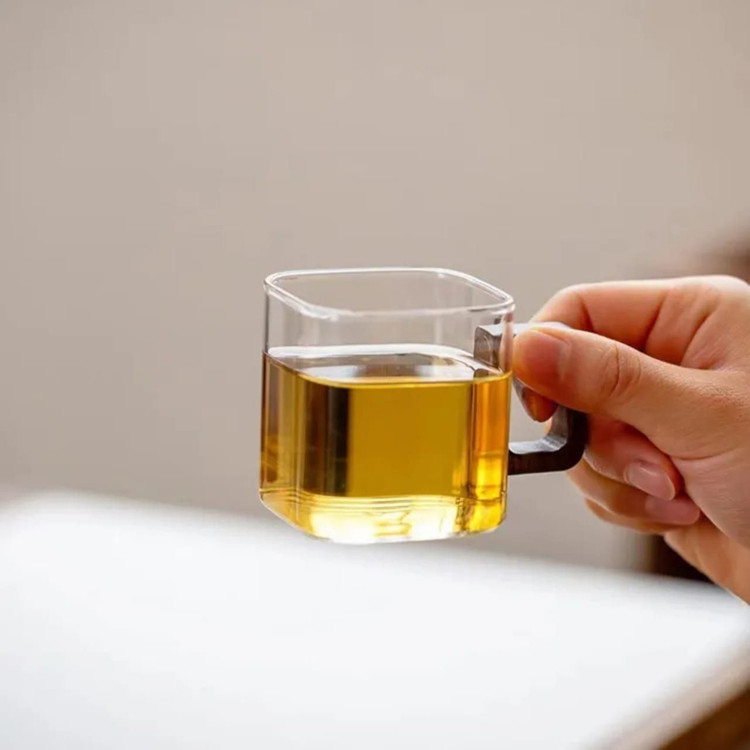 قهوه خوری مربع با نعلبکی چوبی