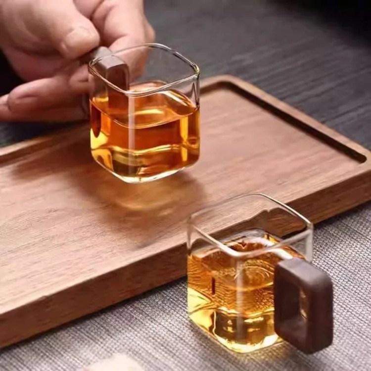 قهوه خوری مربع با نعلبکی چوبی