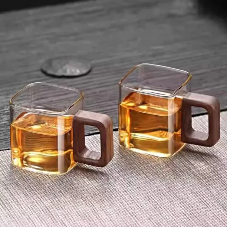 قهوه خوری مربع با نعلبکی چوبی