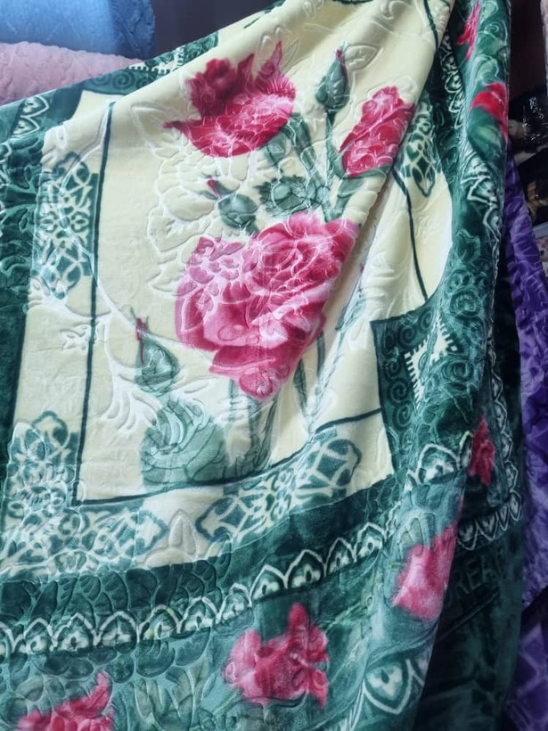 پتو ابریشمی یک رو برجسته برند این لاو