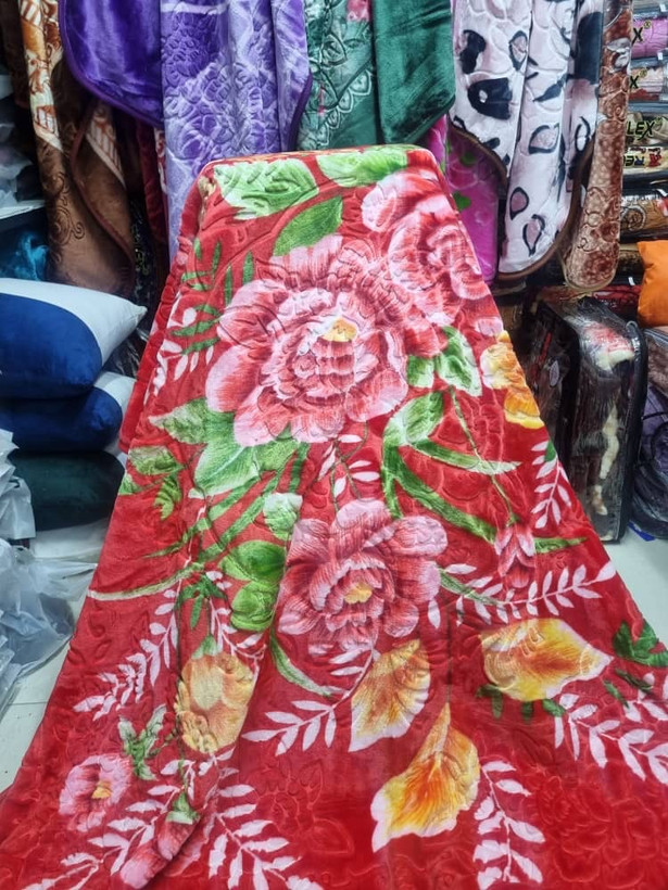 پتو ابریشمی یک رو برجسته برند این لاو