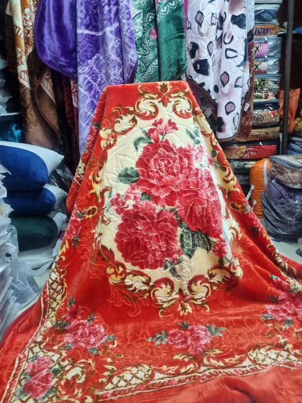 پتو ابریشمی یک رو برجسته برند این لاو