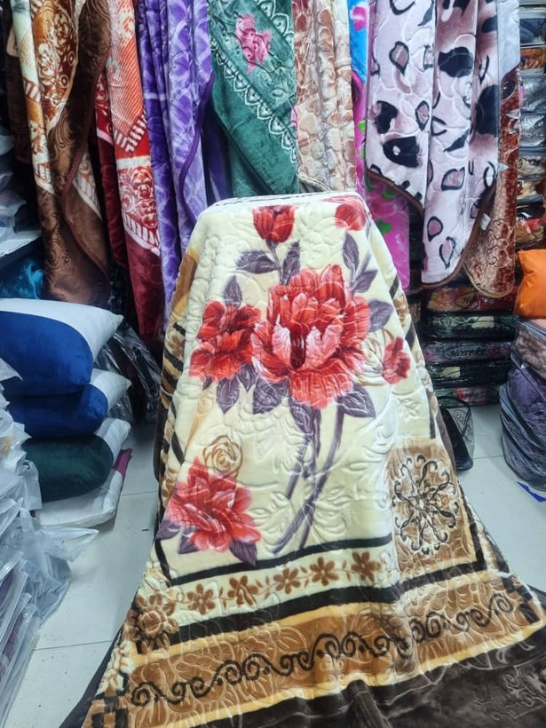 پتو ابریشمی یک رو برجسته برند این لاو
