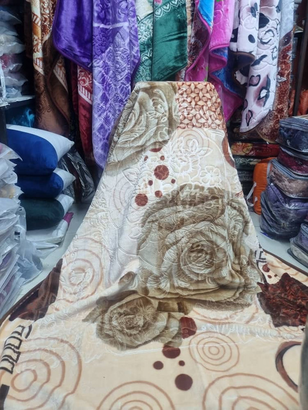 پتو ابریشمی یک رو برجسته برند این لاو