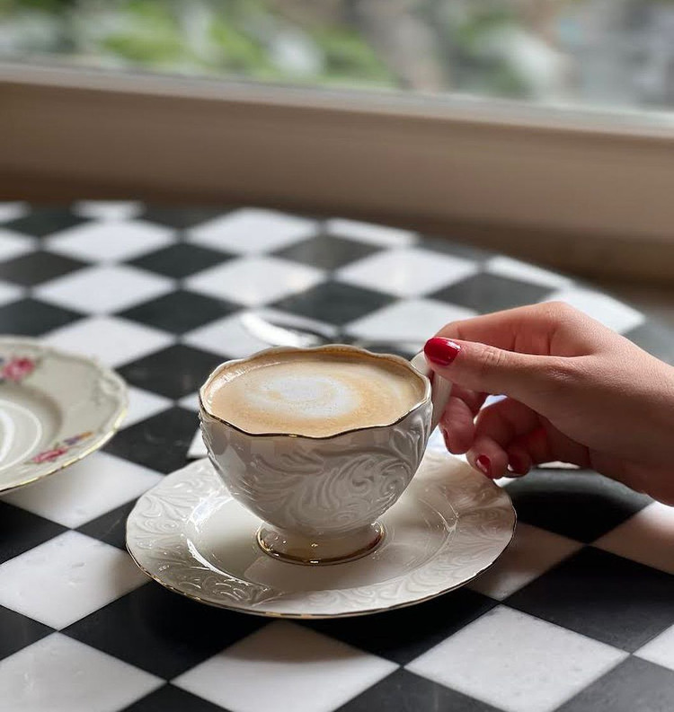چایخوری چینی گل برجسته برند IPEK
