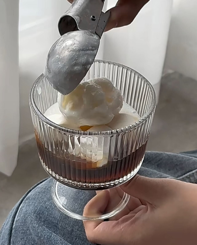 بستنی خوری پایه دار برند Deli Glass