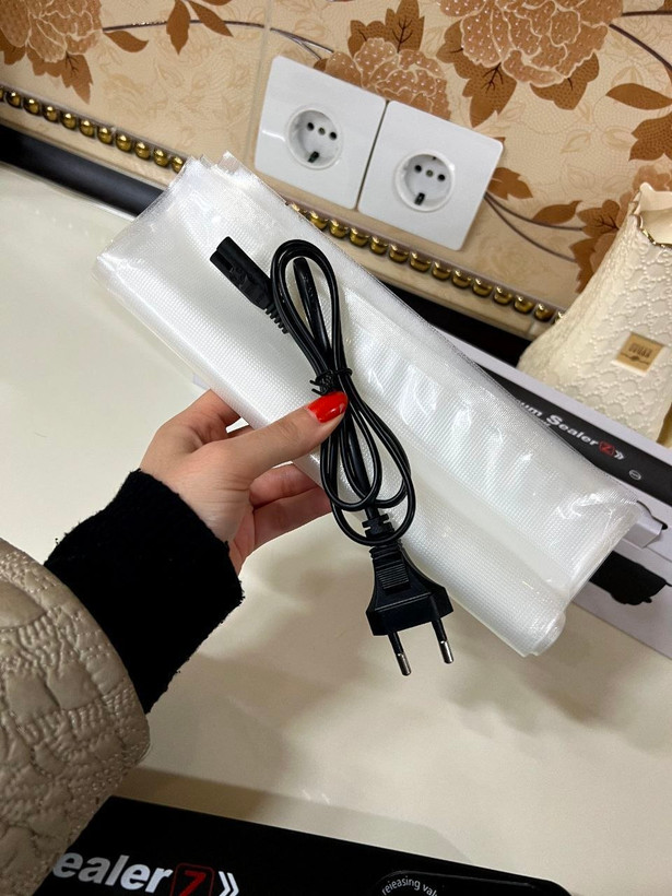دستگاه وکیوم کیسه برقی برند VACUUM SEALER