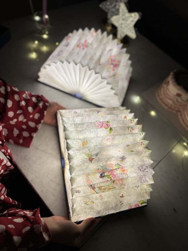 آباژور کتابی