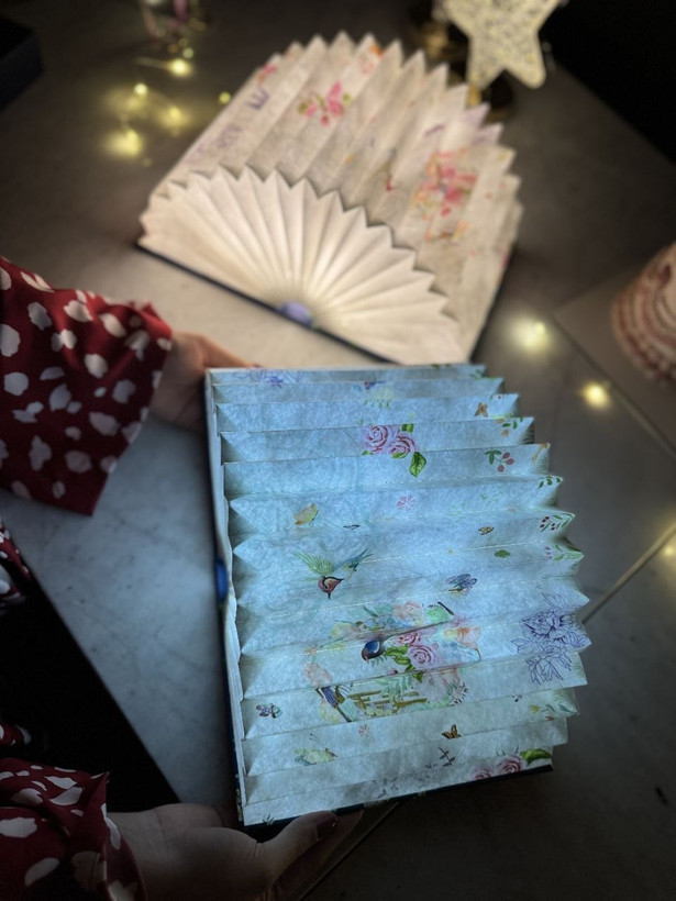 آباژور کتابی